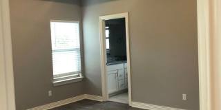 BEAUTIFUL BENTONVILLE HOME - LARGE FENCED IN YARD - GREAT LOCATION Gallery 9
