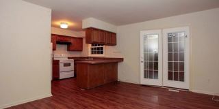 Fantastic 3br End-Unit Town Home in highly sought Silver Spring Neighborhood - Ready mid-June Gallery 7
