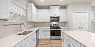 Beautiful 4bd/3.5ba Home! Upstairs Bonus Room & Faces Greenbelt in South Austin! Gallery 4