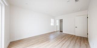 Massive Luxury 4 Beds with 2-3 Parking Spots Gallery 40