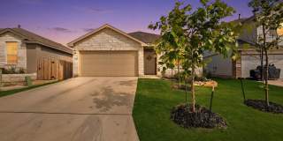 High Ceilings & Resort-Style Amenities Gallery 1