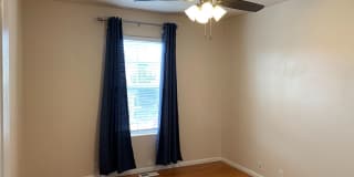 3 Bedroom Updated Townhouse in Fountain Gallery 12