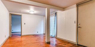 Unique with a Artsy Flare    2 Bed/1.5 Bath in Edgemere Park $995/month! Gallery 32