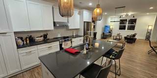 Room in 3 Bedroom Home at Donna Ave Gallery 1