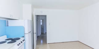 Waiola - upstairs 1 bedroom with 1 parking - window air conditioner in bedroom.. Gallery 4
