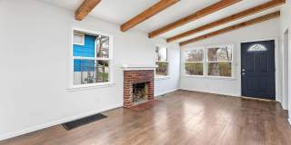 Charming 3 bedroom home with huge yard! Gallery 4