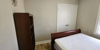 Room in 4 Bedroom Home at Edith Ave Gallery 13