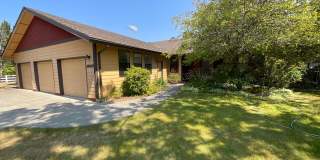 Single-level living with a one-of-a kind setting! Gallery 1