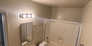 Studio with extra large closet and Bath, 600 sqft with walk in closet, washer/dryer in complex Gallery 5