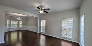 Stunning 7 Bedroom House with a Loft and Updated Kitchen in Harrisburg Gallery 5
