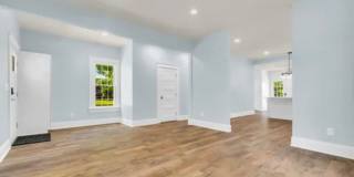 Gorgeous 3/2 Located 1 Block From Downtown Greenville! Gallery 6
