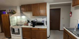 1940 Larkspur Drive Furnished Basement Apartment 1940 Larkspur Drive Furnished Basement Apartment Gallery 8