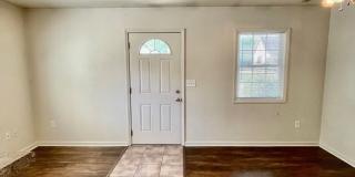 1 Bedroom 1 Bath Duplex Cute and charming area in the heart of Huntersville... perfect for single person or elderly looking to downsize Gallery 6