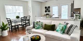 Sparkling Highlands 2 King 1.5 BA close to 264, hospitals, downtown Gallery 1