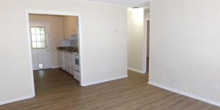 2 bedroom 1 bath duplex available for rent! Gallery 5