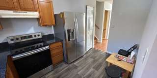 Room in 3 Bedroom Home at Beaverwood Dr Gallery 5