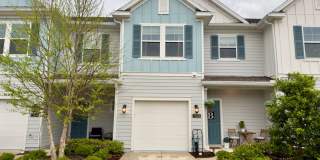 Beautiful Townhome in a perfect location Gallery 1