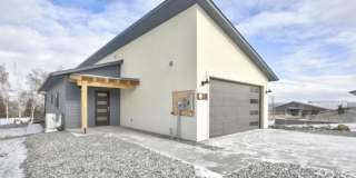 Occupied, do not disturb tenants.  Selah 2br 2ba DBL Garage 5-star Built Green Energy Standards home! Gallery 1