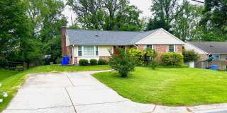 Beautiful 5 bedroom/2.5 bath with large yard Gallery 3