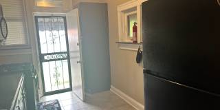 Spacious Rooms! Finished Basement! W/D! Available Now! Gallery 8
