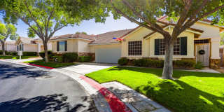 Beautiful One Story 2 Bedroom Townhome With 2 Car Attached Garage Gallery 4