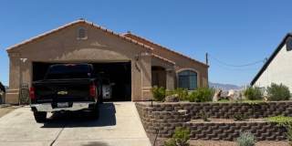 3 Bedroom 2 bath Home Boat Deep Garage and RV parking Near Safeway Gallery 1