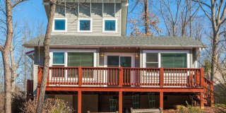 Modern Asheville Rental Gallery 21