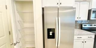 Beautiful & Spacious 3Bed Paired Home minutes from I-85 Gallery 5