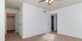 4 Bedroom Townhome for Rent in Normal! Gallery 13