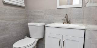 912 ASTON MARTIN Drive Gallery 21