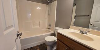 3 Bedroom Duplex in Normal! Gallery 14