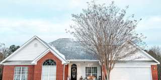 Charming Columbus Home with Fireplace, Natural Light  Outdoor Space Gallery 1