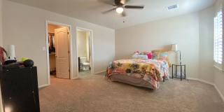 Gorgeous 4bed/3.5bath with 2 Master Bedrooms! Gallery 21