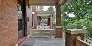 Great CENTRAL Location 5 Bedroom House - Virtual Showings Available Gallery 4