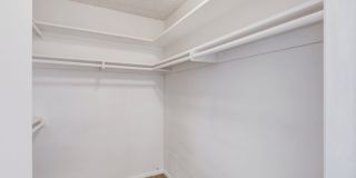HUGE TOP FLOOR 2 BED 2 BATH IN PRIME SANTA MONICA! -FIREPLACE, BALCONY & GARAGE PARKING SPACE Gallery 28