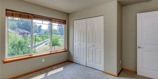 Park-Like Setting, 3+ Bedrooms, Great location - Kona Ct Gallery 20