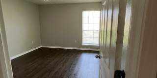 Spacious 4 Bedroom in South Crestview Gallery 31
