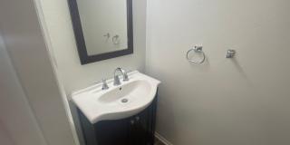 Nice 3 bedroom townhome in Aurora Gallery 12