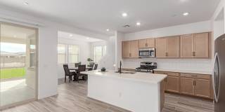 21283 W EDGEMONT Avenue Gallery 8