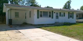 Cute 3Bed/1Bath house with fenced backyard Gallery 1