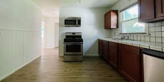 2 Bedroom Home, Fenced in Backyard + Garage! Available soon! Gallery 1