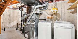 Stunning Townhouse with Washer/Dryer and Central AC Gallery 23