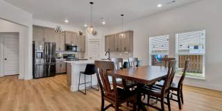 Newly built 3 Bed 2 bath home with Large backyard Gallery 11