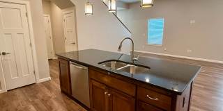 Large 3 Bed, 2 Bath in Beautifully Well-Maintained Neighborhood Gallery 6