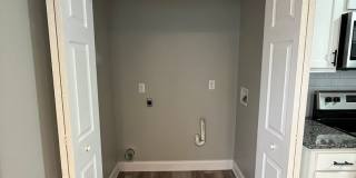 2 Bedroom Home with Fenced in Backyard! Gallery 8