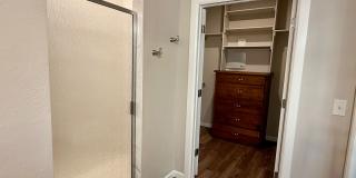 Large 3 Bed, 2 Bath in Beautifully Well-Maintained Neighborhood Gallery 13