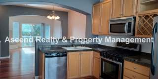 MOVE IN SPECIAL** Sexton Crest Townhome Open Floor Plan 2 Car Tandem Attached Garage Available NOW Gallery 10