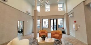 733 W Pratt Gallery 1