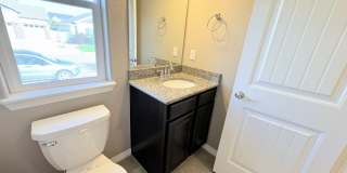 Beautiful 3 Bed, 2.5 Bath House in Windsor! Gallery 8