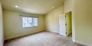 Spacious and bright 2 bed 2.5 bath Townhouse Gallery 16